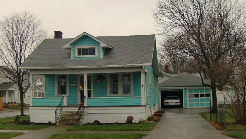 http://www.house-design-coffee.com/images/bellefontaine-bright-blue-w-detached-garage.jpg