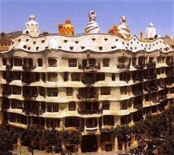 Casa Mila – Antoni Gaudi’s Art Nouveau apartment block