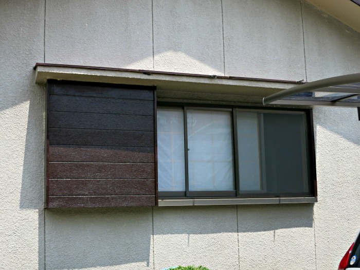Sliding shutters are hidden behind the shutter screen on the left - this is standard for Japan houses.