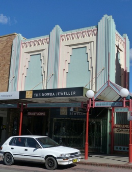 The blue of this Art Deco building helps it stand out, a significant advantage for a retail location.