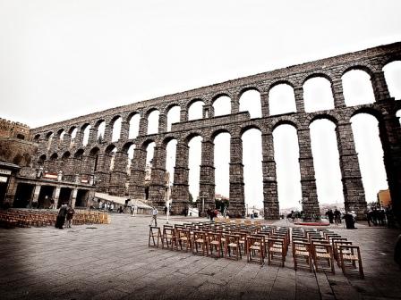 Roman Arches - Segovia Aqueduct - courtesy of Kevinpoh at Flickr - http://www.flickr.com/kevinpoh/photos/5108309189/