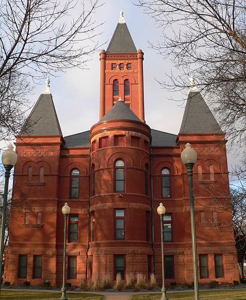 A courthouse with a rusticated first floor