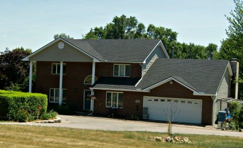 A Saline Michigan home with butt ugly columns