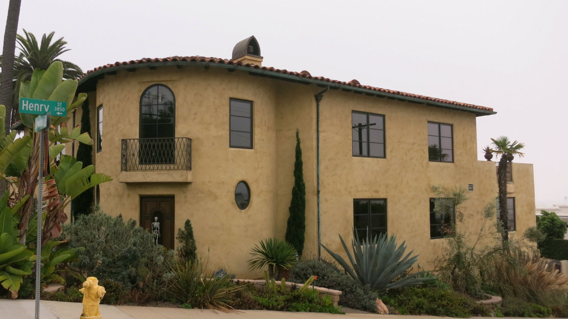 Nice house but it doesn't quite sell the Mission Revival look.