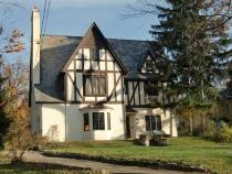 A Tudor house in Delaware, OH