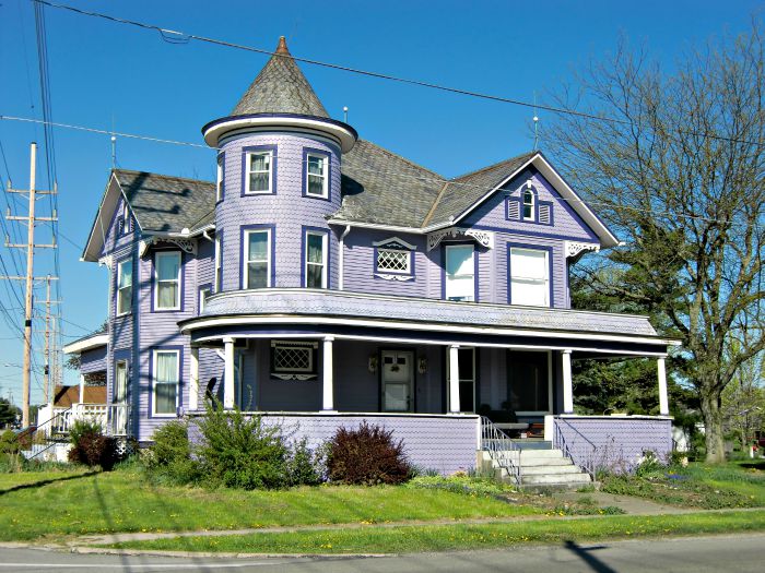 Purple Queen Anne along Highway 68 in Ohio