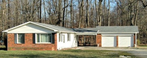 Plain and simple rules the day in this Ranch near New Palestine, Indiana - Ranch Style Home Designs