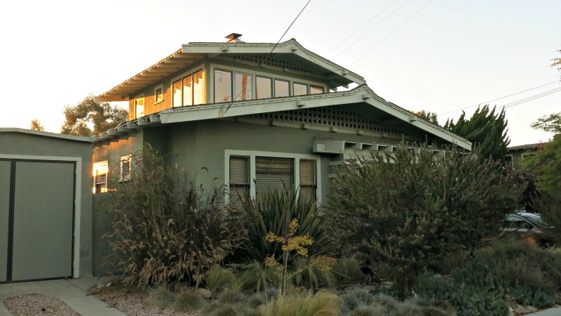 An Airplane Bungalow with Japanese-styled roof