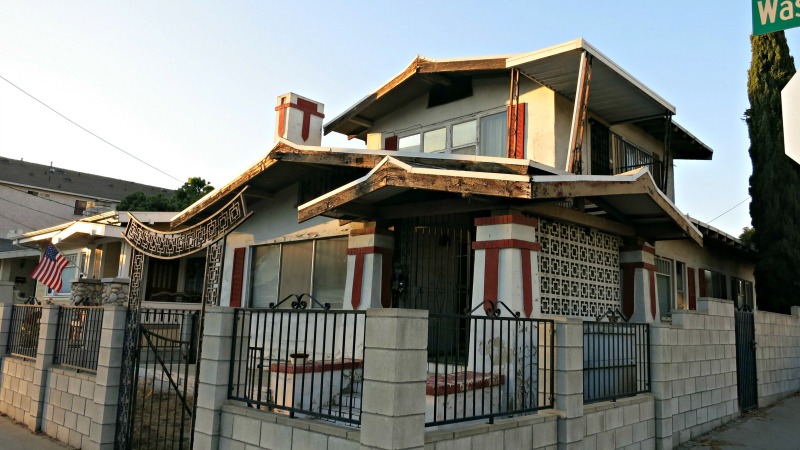 An Airplane Bungalow in need of a rescue