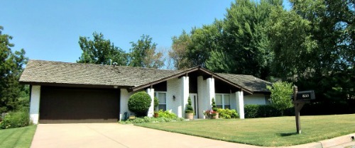 Tulsa is the home to quite a few houses with this modern, pillared entry way - Ranch Style Home Designs